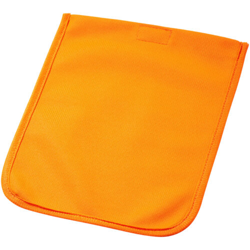 Leuchtend orangefarbener Topflappen aus Stoff mit abgerundeten Ecken auf weißem Hintergrund.