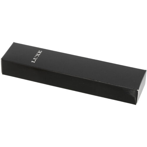 Eine lange, schwarze, rechteckige Box mit der weißen Aufschrift „LUXE“.