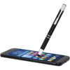 Ein Stift tippt auf den Bildschirm eines Smartphones und zeigt verschiedene App-Symbole an.