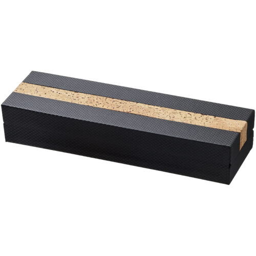 Eine schwarze strukturierte Geschenkbox mit einem Korkstreifen auf dem Deckel.