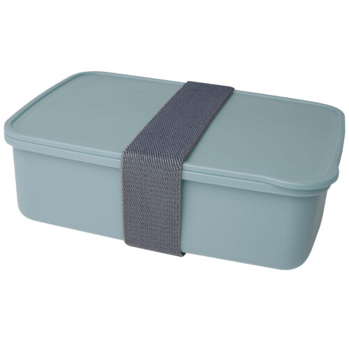 Eine grüne Lunchbox, um die ein graues Gummiband gewickelt ist.