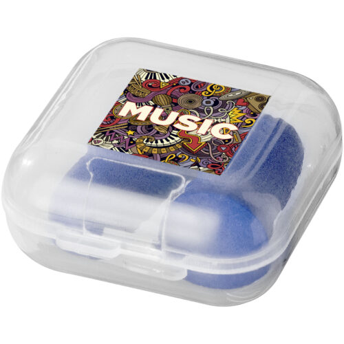 Transparentes Etui mit blauen Schaumstoff-Ohrstöpseln und einem bunten Etikett mit dem Wort „Musik“.