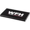 Schlanke schwarze Powerbank mit WFH #WORKFROMHOME-Text in Weiß und Pink.