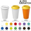 Mix & Match-Kaffeetassen mit unterschiedlichen Deckel- und Becherfarben, darunter Weiß, Gelb, Orange und mehr.