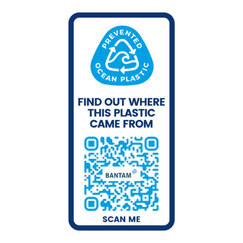 Etikett mit QR-Code und Text: Prevented Ocean Plastic. Finden Sie heraus, woher dieser Kunststoff stammt. Scannen Sie mich.