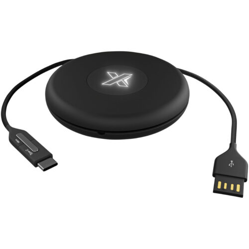 Ein rundes, schwarzes kabelloses Ladepad mit angeschlossenen USB- und USB-C-Kabeln.