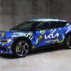 Kia EV6 mit Gestaltungskonzept Premium im Innenbereich geparkt.