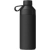 Schwarze Wasserflasche mit Schlaufendeckel, isoliert auf weißem Hintergrund.