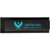Schwarzes Namensschild mit blaugrünem Logo und stilisierter Figur von GREENLAND Parks and Resorts.