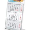 Ein Aloha Travel-Tischkalender 2025–2026 mit Monaten in Deutsch, Englisch und Französisch.